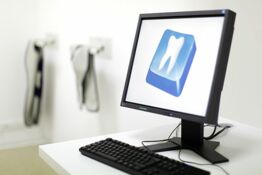 Praxis für Mund-, Kiefer- und Gesichtschirurgie mit digitalisierter Verwaltung