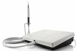 Praxis für Mund-, Kiefer- und Gesichtschirurgie mit Piezosurgery-Ultraschall-Gerät statt Bohrer