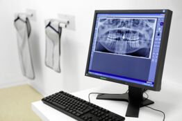 die Praxis für Mund-, Kiefer- und Gesichtschirurgie hat auch Radiologie und Strahlentherapie